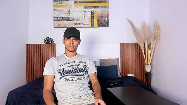 Snapshot of zander_2120 chatting on 10/13/25, 01:11 zander 2120 online show from 10/13/25, 01:11