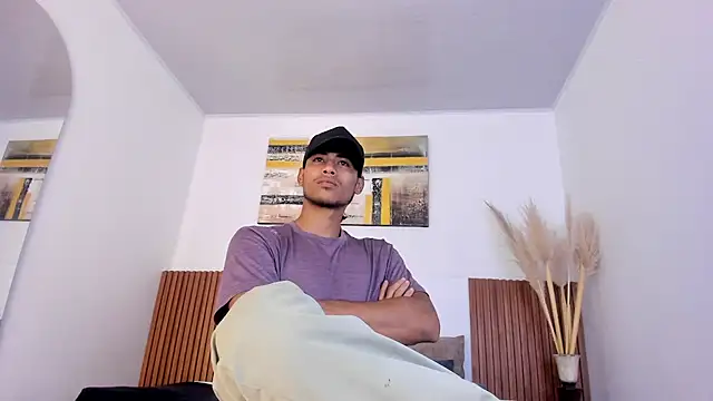 Snapshot of zander_2120 chatting on 10/17/25, 01:14 zander 2120 online show from 10/17/25, 01:14