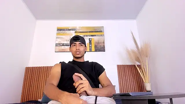 Snapshot of zander_2120 chatting on 10/18/25, 01:23 zander 2120 online show from 10/18/25, 01:23