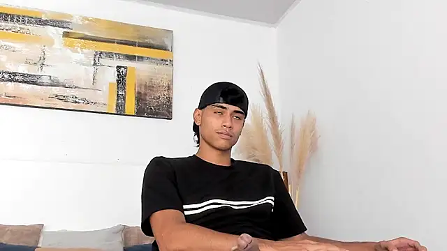 Snapshot of zander_2120 chatting on 10/29/25, 01:24 zander 2120 online show from 10/29/25, 01:24