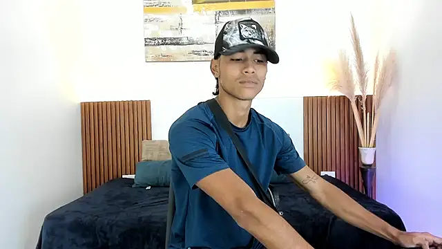 Snapshot of zander_2120 chatting on 11/10/25, 01:43 zander 2120 online show from 11/10/25, 01:43