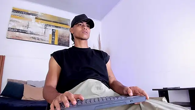 Snapshot of zander_2120 chatting on 11/15/25, 01:29 zander 2120 online show from 11/15/25, 01:29