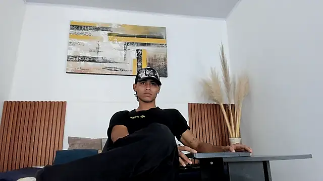 Snapshot of zander_2120 chatting on 11/21/25, 01:21 zander 2120 online show from 11/21/25, 01:21