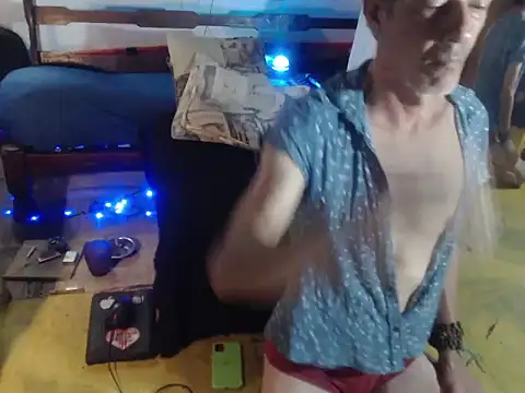 Snapshot of laye19 chatting on 09/15/25, 07:30 laye19 online show from 09/15/25, 07:30