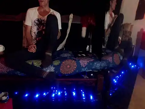 Snapshot of laye19 chatting on 09/27/25, 02:16 laye19 online show from 09/27/25, 02:16