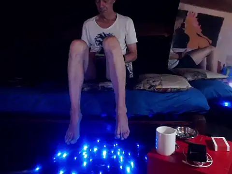 Snapshot of laye19 chatting on 09/30/25, 01:10 laye19 online show from 09/30/25, 01:10