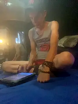 Snapshot of laye19 chatting on 10/25/25, 10:59 laye19 online show from 10/25/25, 10:59