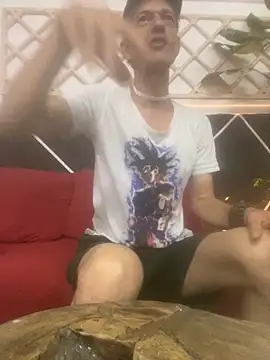 Snapshot of laye19 chatting on 11/02/25, 04:15 laye19 online show from 11/02/25, 04:15