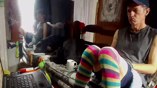 Snapshot of laye19 chatting on 11/15/25, 09:54 laye19 online show from 11/15/25, 09:54