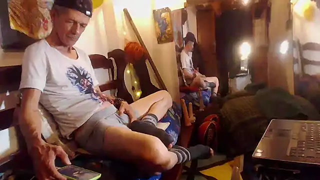 Snapshot of laye19 chatting on 12/02/25, 04:07 laye19 online show from 12/02/25, 04:07