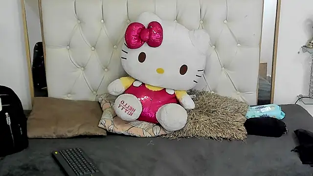 Snapshot of camila_sex_latina chatting on 03/17/25, 05:45 camila sex latina online show from 03/17/25, 05:45