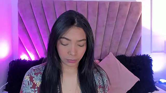 KarolRojas  online show from 10/22/25, 03:18