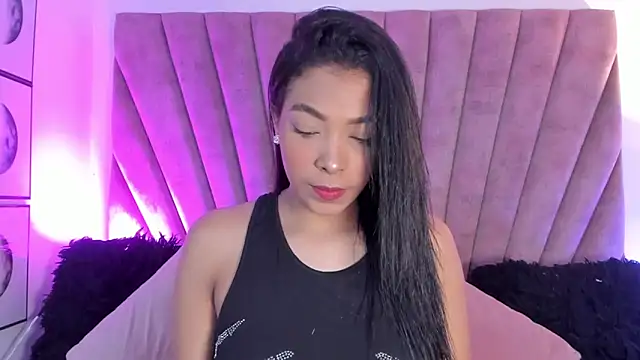 KarolRojas  online show from 10/25/25, 03:25