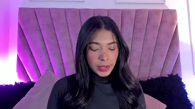 KarolRojas  online show from 10/27/25, 03:32