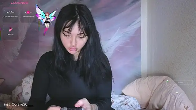 Snapshot of Coralie20_ chatting on 10/27/25, 11:58 Coralie20  online show from 10/27/25, 11:58