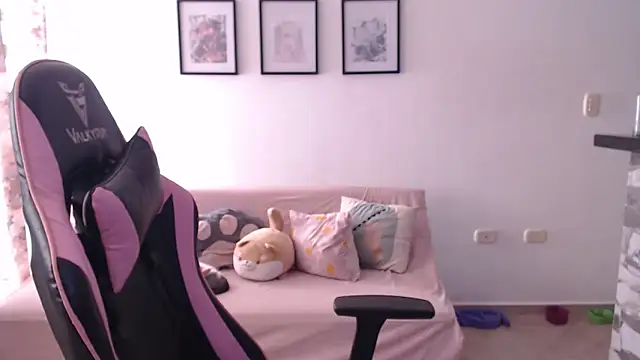 yukiio nee online show from 01/10/25, 04:09