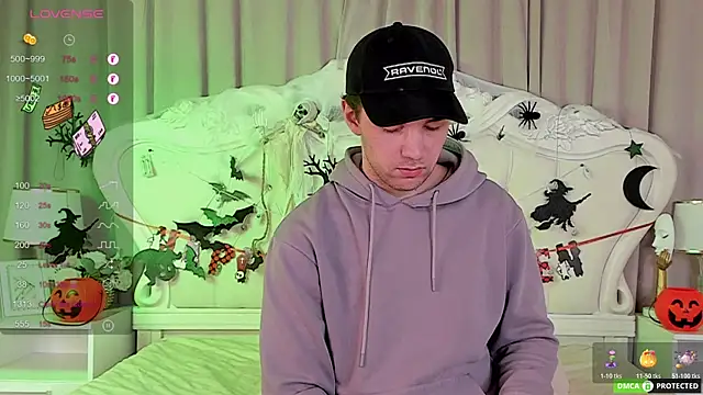 Snapshot of ArthurWhitee chatting on 10/31/25, 05:03 ArthurWhitee online show from 10/31/25, 05:03