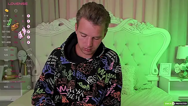 Snapshot of ArthurWhitee chatting on 11/28/25, 08:28 ArthurWhitee online show from 11/28/25, 08:28