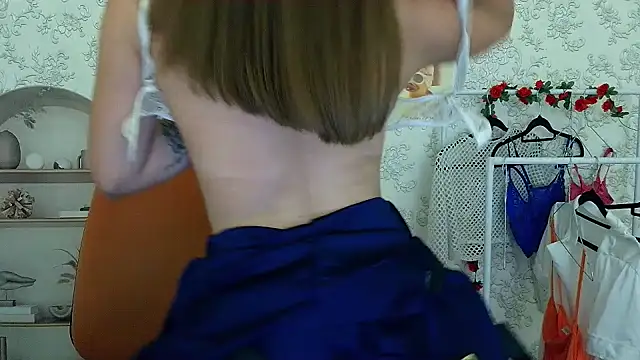 Snapshot of _Barbie_Kiss_ chatting on 10/20/25, 02:39 Barbie Kiss online show from 10/20/25, 02:39