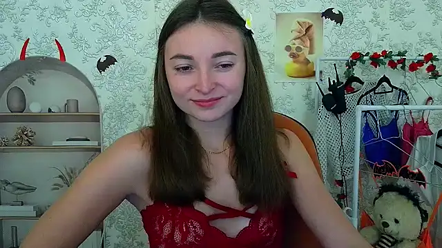 Snapshot of _Barbie_Kiss_ chatting on 10/25/25, 02:24 Barbie Kiss online show from 10/25/25, 02:24