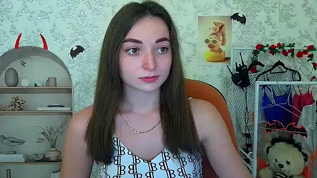 Snapshot of _Barbie_Kiss_ chatting on 10/28/25, 02:20 Barbie Kiss online show from 10/28/25, 02:20