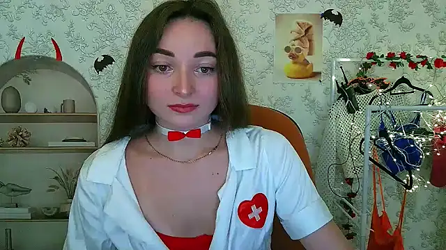 Snapshot of _Barbie_Kiss_ chatting on 10/31/25, 03:46 Barbie Kiss online show from 10/31/25, 03:46