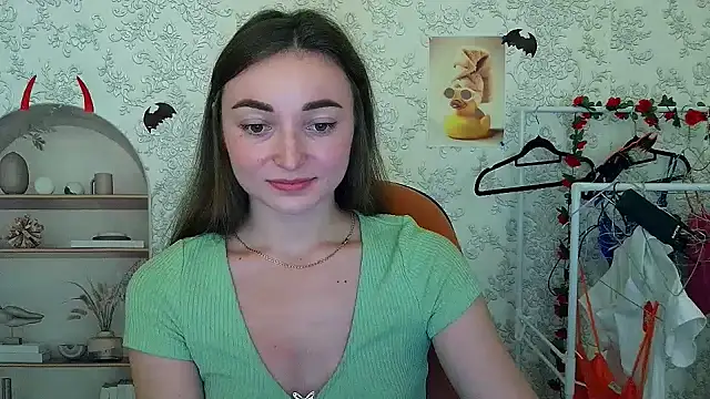 Snapshot of _Barbie_Kiss_ chatting on 11/02/25, 05:37 Barbie Kiss online show from 11/02/25, 05:37