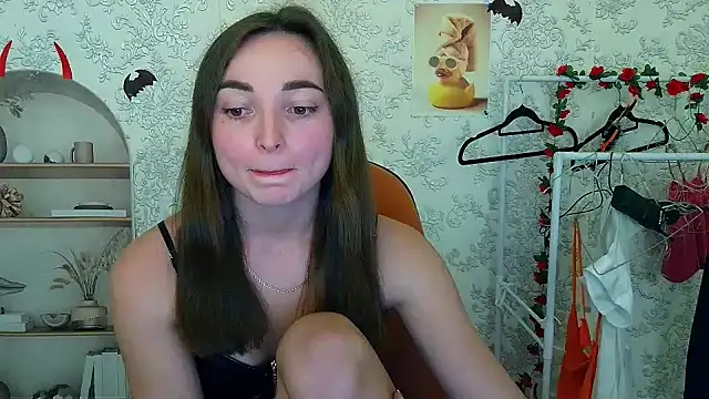 Snapshot of _Barbie_Kiss_ chatting on 11/04/25, 05:34 Barbie Kiss online show from 11/04/25, 05:34