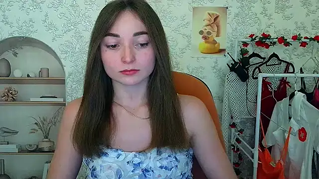 Snapshot of _Barbie_Kiss_ chatting on 11/06/25, 04:19 Barbie Kiss online show from 11/06/25, 04:19