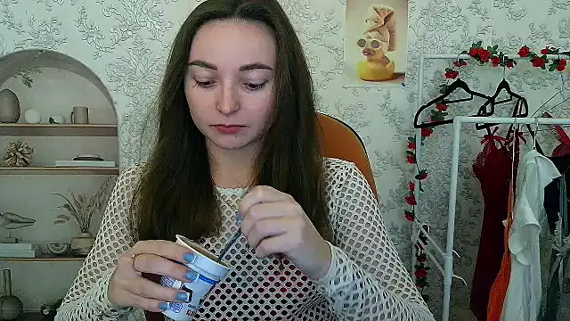 Snapshot of _Barbie_Kiss_ chatting on 11/13/25, 06:07 Barbie Kiss online show from 11/13/25, 06:07