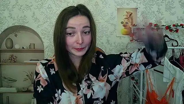 Snapshot of _Barbie_Kiss_ chatting on 11/21/25, 08:29 Barbie Kiss online show from 11/21/25, 08:29