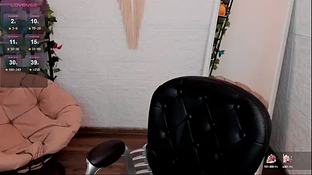 Snapshot of YaraKroft_ chatting on 02/08/25, 07:04 YaraKroft online show from 02/08/25, 07:04