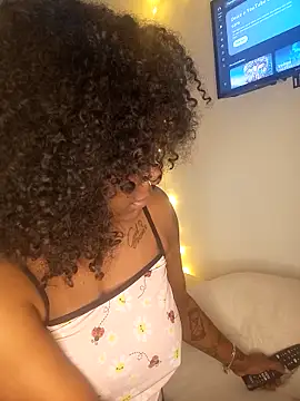 Snapshot of RebecApreta chatting on 12/17/25, 07:25 RebecApreta online show from 12/17/25, 07:25