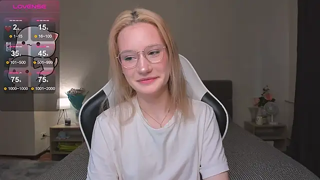 DearLia online show from 12/24/24, 10:44