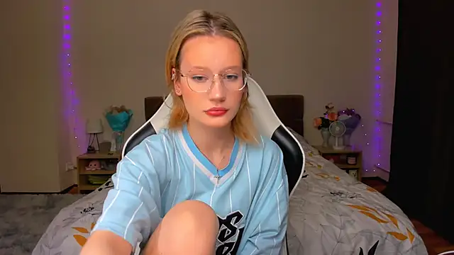 DearLia online show from 09/30/25, 08:14