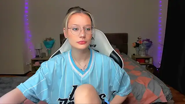 DearLia online show from 10/18/25, 09:48