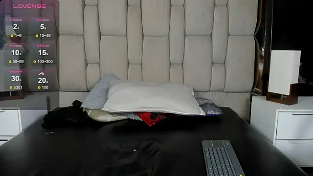 Hanna lens online show from 12/22/24, 04:17