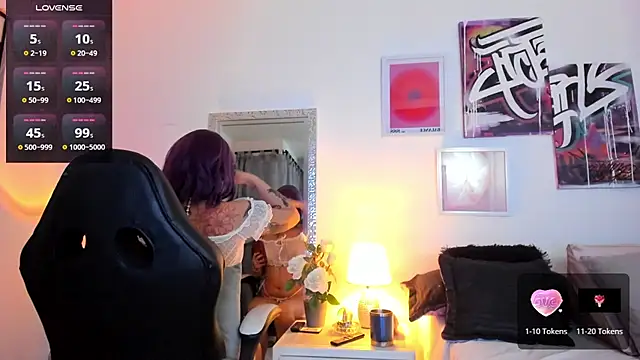 AnnieHuntters online show from 12/05/24, 02:09