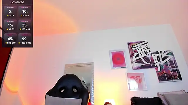 AnnieHuntters online show from 12/19/24, 02:12