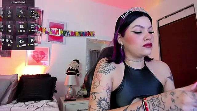 AnnieHuntters online show from 12/27/24, 02:04