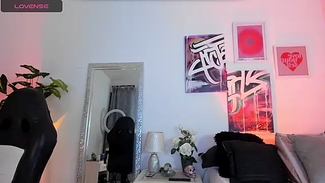 AnnieHuntters online show from 01/24/25, 02:49