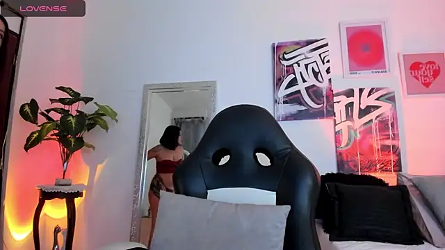 AnnieHuntters online show from 01/25/25, 02:58