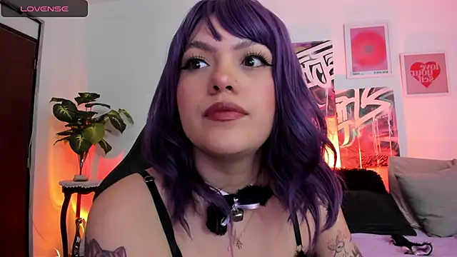 AnnieHuntters online show from 03/19/25, 03:20