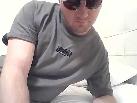 Snapshot of paul_daniel chatting on 11/08/25, 08:18 paul daniel online show from 11/08/25, 08:18