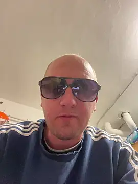 Snapshot of paul_daniel chatting on 12/15/25, 06:45 paul daniel online show from 12/15/25, 06:45