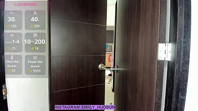 emily huddson  online show from 10/03/25, 05:54