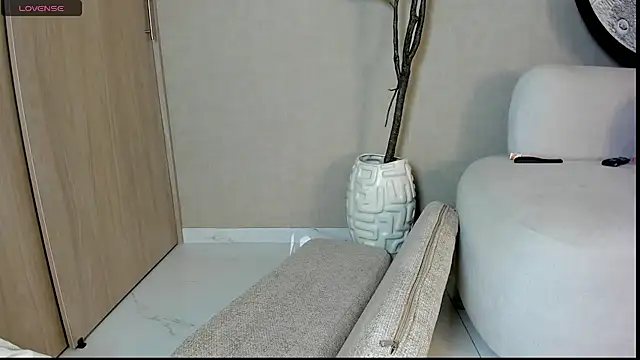 emily huddson  online show from 06/22/26, 08:28