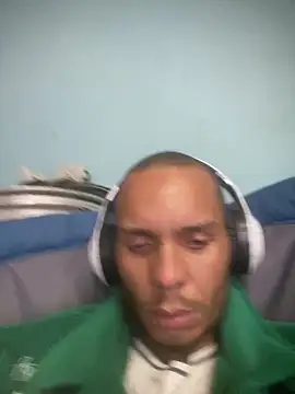 Snapshot of littybrowela12 chatting on 12/14/25, 01:38 littybrowela12 online show from 12/14/25, 01:38