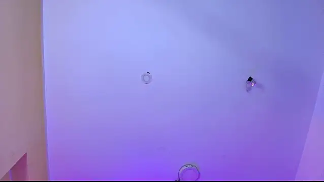 Snapshot of vanelope11 chatting on 12/14/25, 12:32 vanelope11 online show from 12/14/25, 12:32