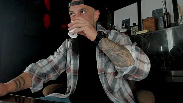 axxelrich  online show from 10/30/25, 06:04